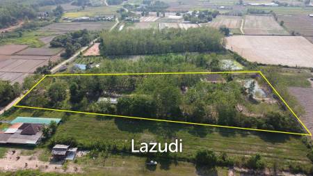 2 Bedrooms Cozy House For Sale in Stunning Garden.