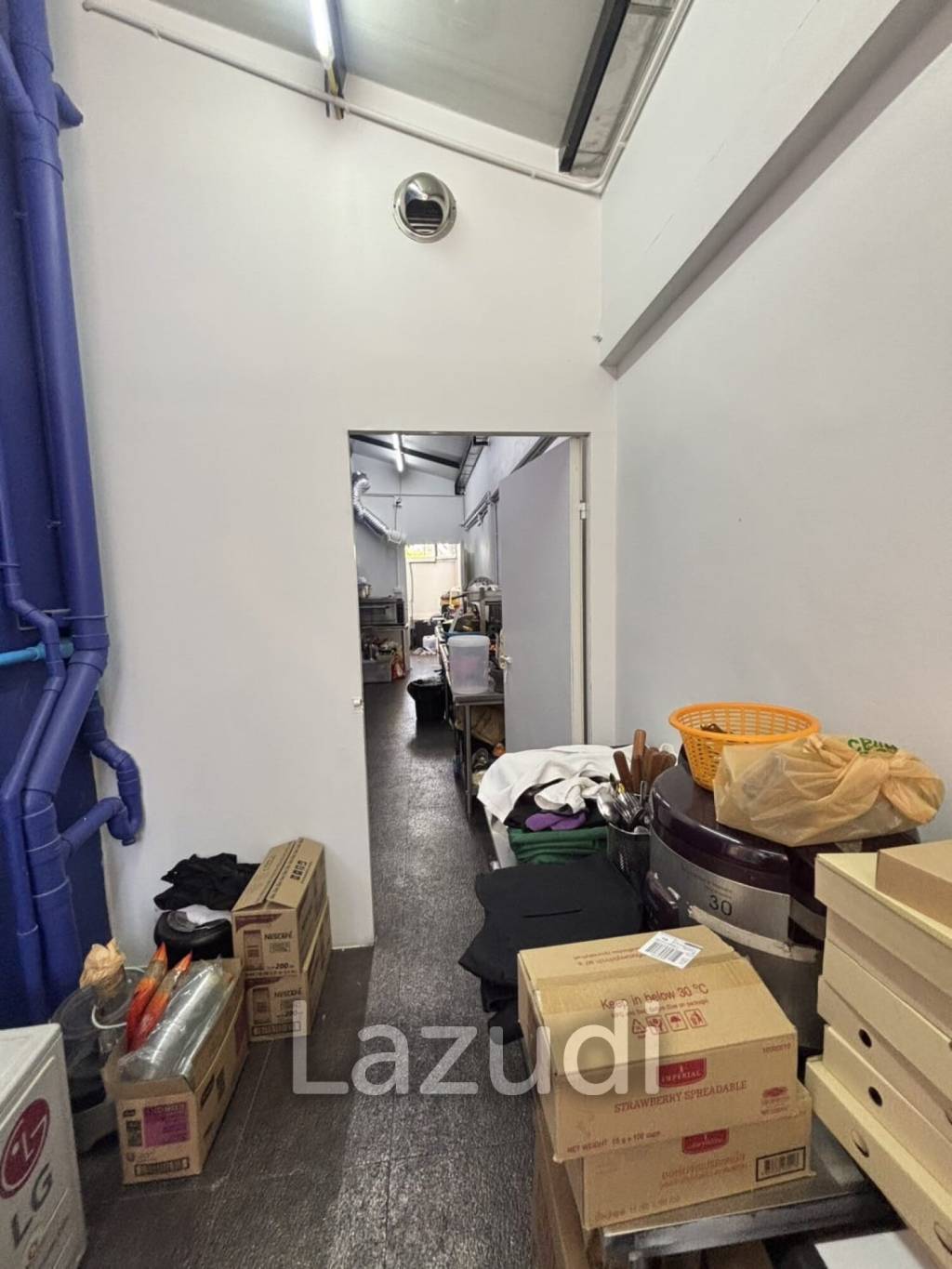 Prime Restaurant Space for Rent in Nana