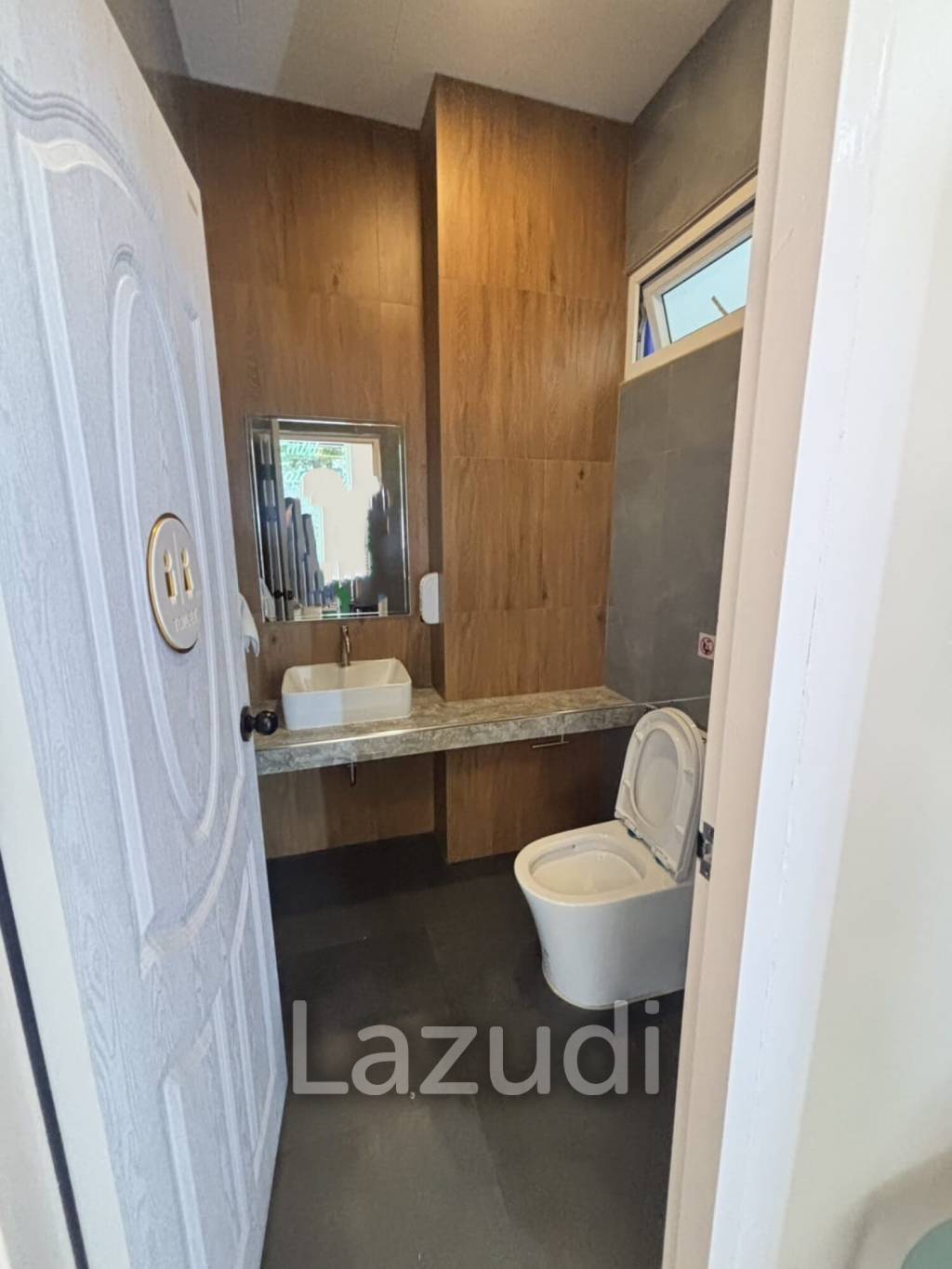 Prime Restaurant Space for Rent in Nana