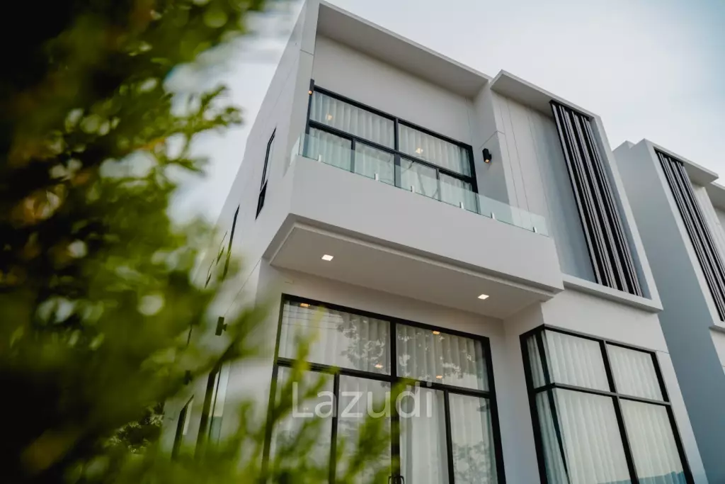 Modern Two-Story Townhouse in Ao Nang Krabi