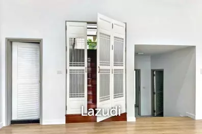Spacious Family-Friendly Home Office in Watthana