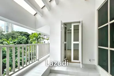 Spacious Family-Friendly Home Office in Watthana