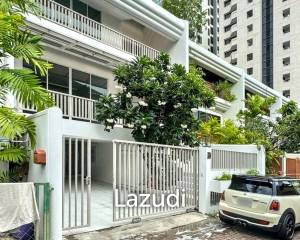Spacious Family-Friendly Home Office in Watthana