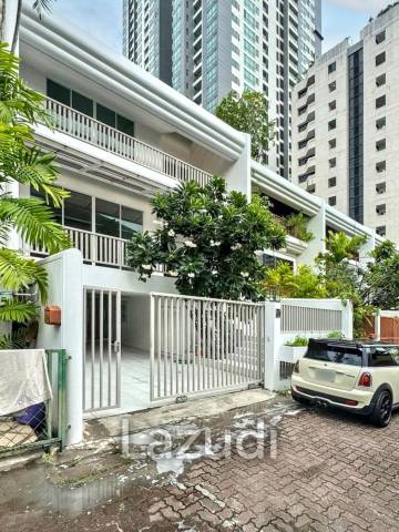 Spacious Family-Friendly Home Office in Watthana