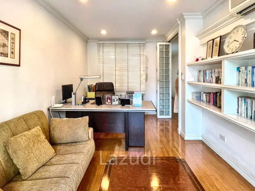 สำนักงานบ้านตกแต่งพร้อมย้าย ซอยคล่องตั้น คลองเตย 5 ชั้น