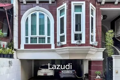 Elegant 5-Storey Home Office in Khlong Tan