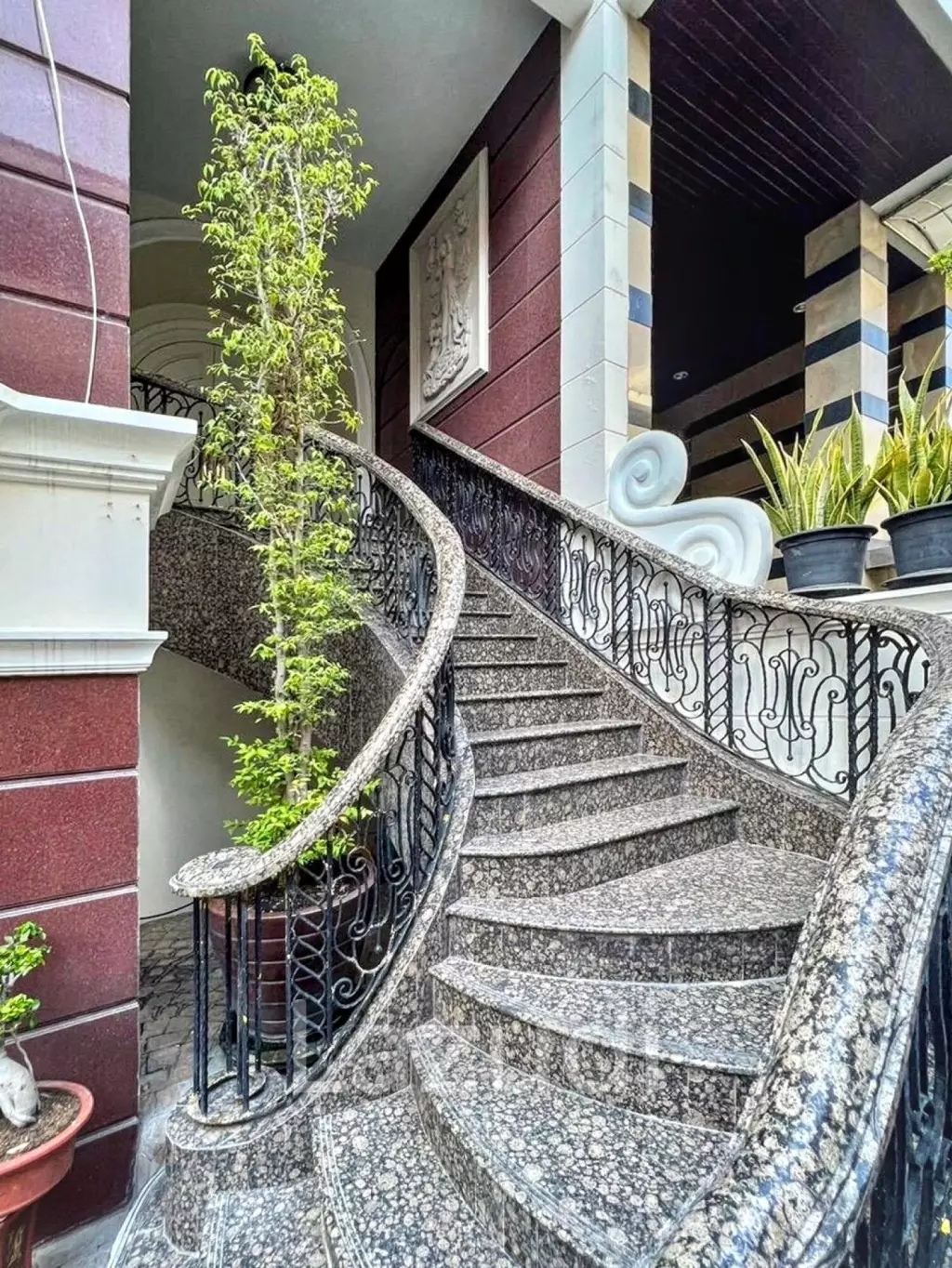 สำนักงานบ้านตกแต่งพร้อมย้าย ซอยคล่องตั้น คลองเตย 5 ชั้น