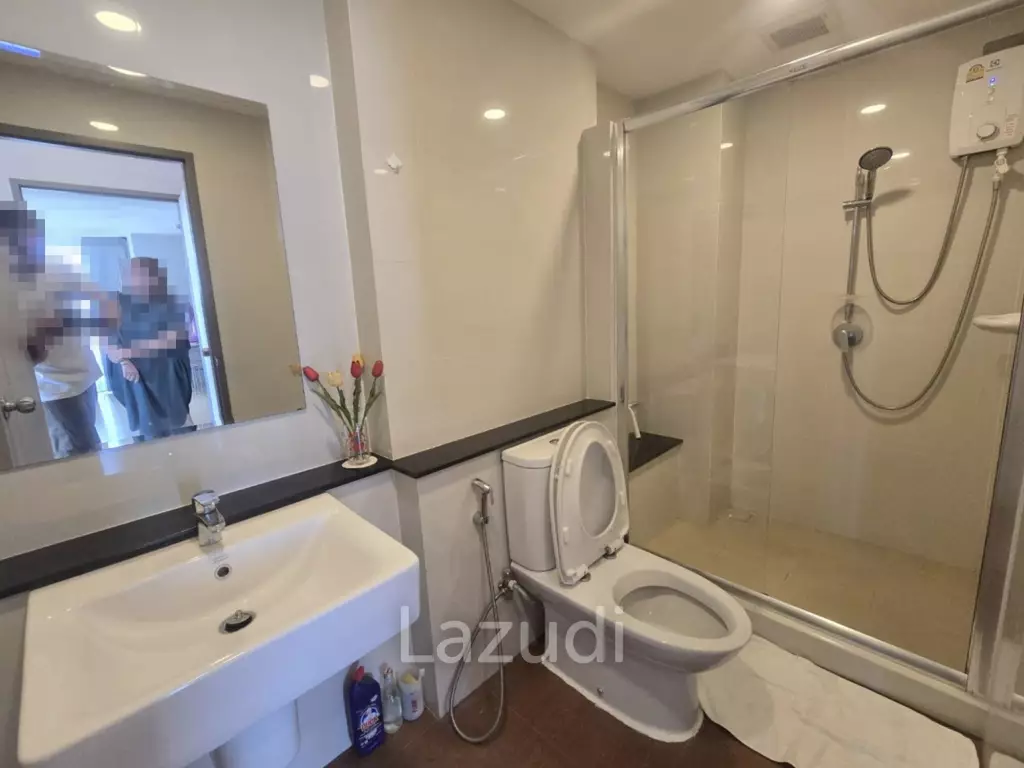 72 SQ.M. 8 Floor 2 Bedroom Condo for Sale at Q House Condo