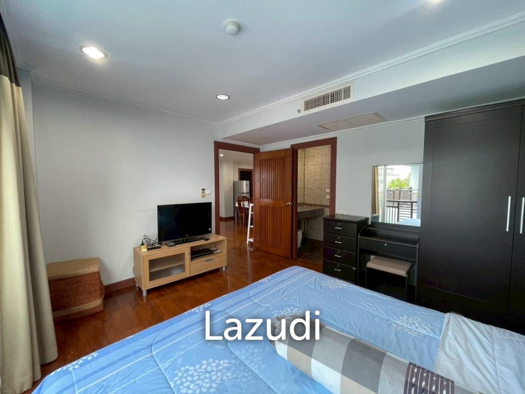 The Beach Palace: Beachfront 3 beds 2 bath condo