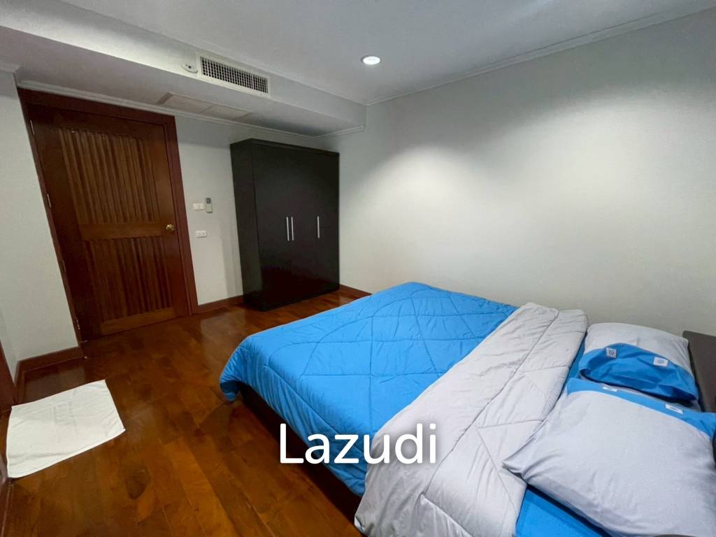 The Beach Palace: Beachfront 3 beds 2 bath condo