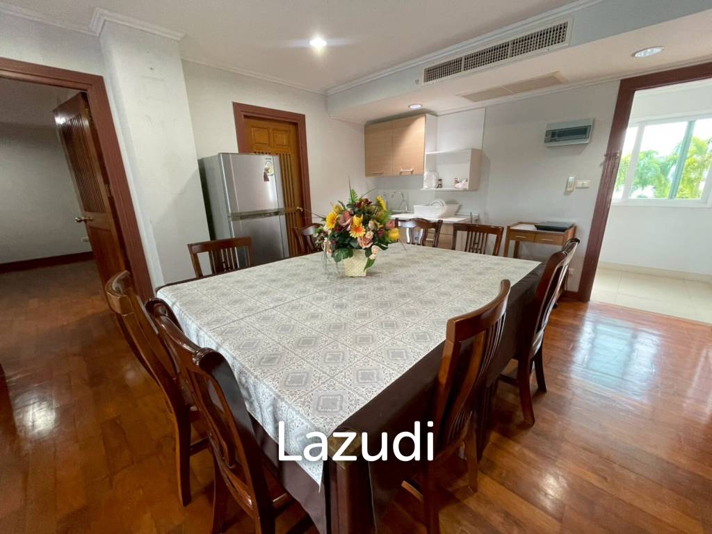 The Beach Palace: Beachfront 3 beds 2 bath condo