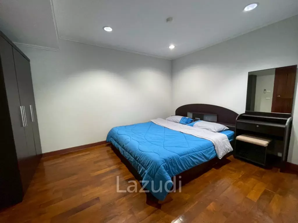 The Beach Palace: Beachfront 3 beds 2 bath condo