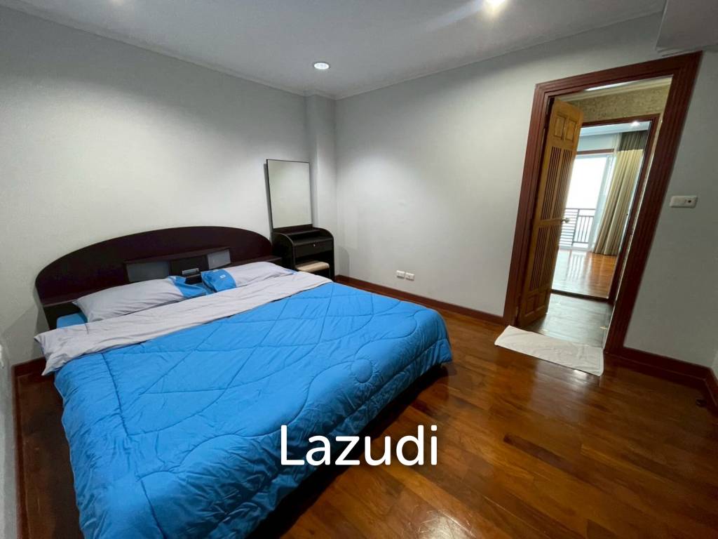 The Beach Palace: Beachfront 3 beds 2 bath condo