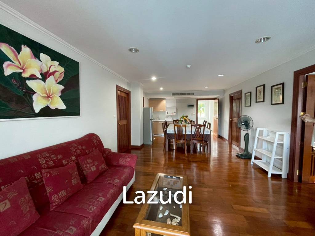 The Beach Palace: Beachfront 3 beds 2 bath condo