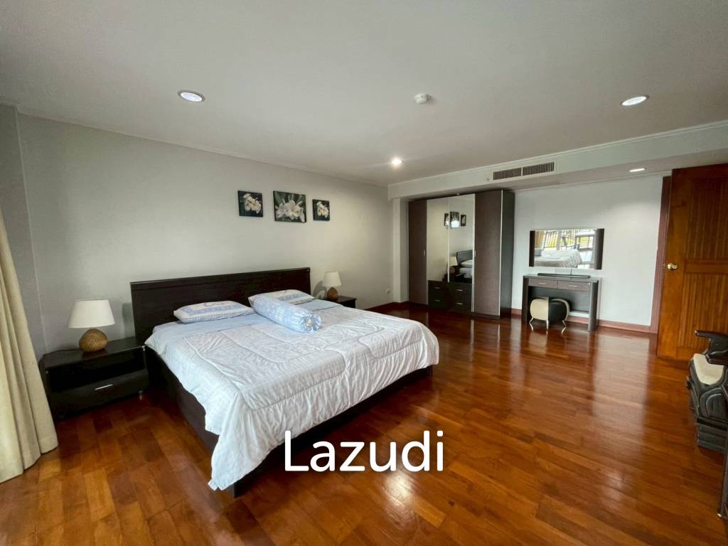 The Beach Palace: Beachfront 3 beds 2 bath condo