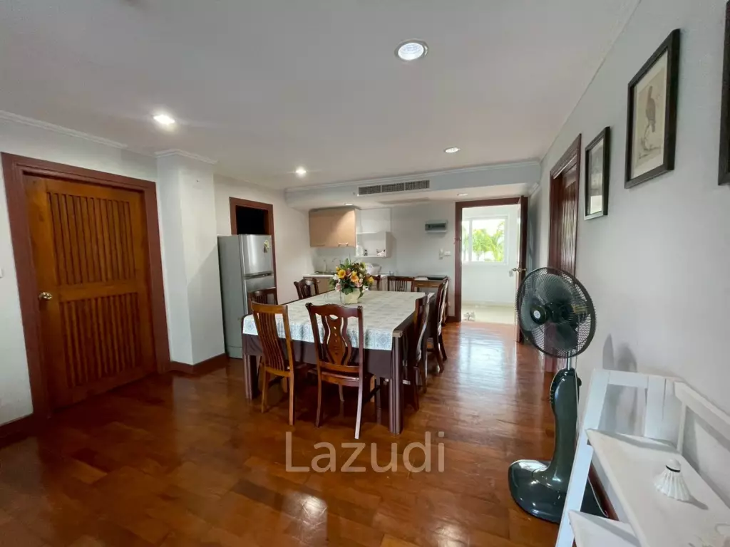 The Beach Palace: Beachfront 3 beds 2 bath condo