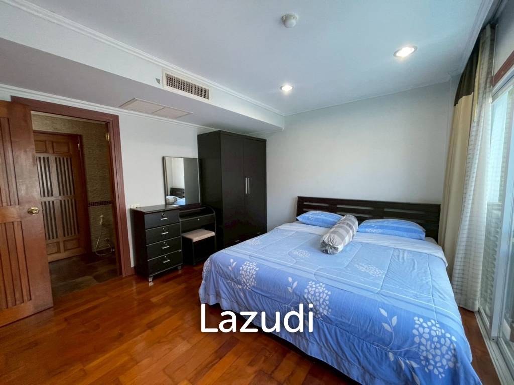 The Beach Palace: Beachfront 3 beds 2 bath condo
