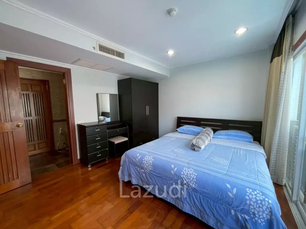 The Beach Palace: Beachfront 3 beds 2 bath condo