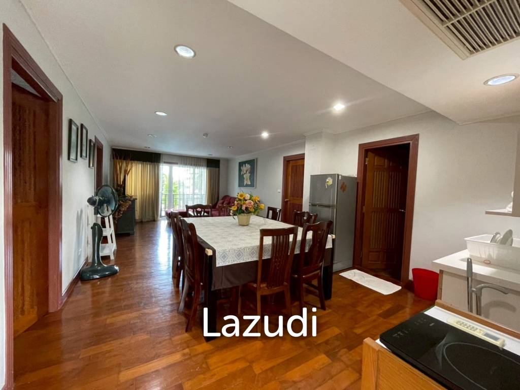 The Beach Palace: Beachfront 3 beds 2 bath condo