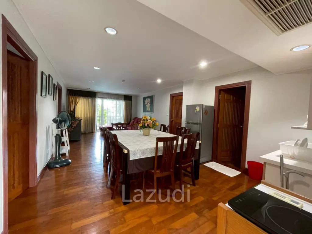 The Beach Palace: Beachfront 3 beds 2 bath condo