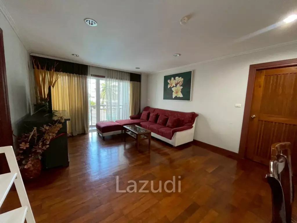 The Beach Palace: Beachfront 3 beds 2 bath condo