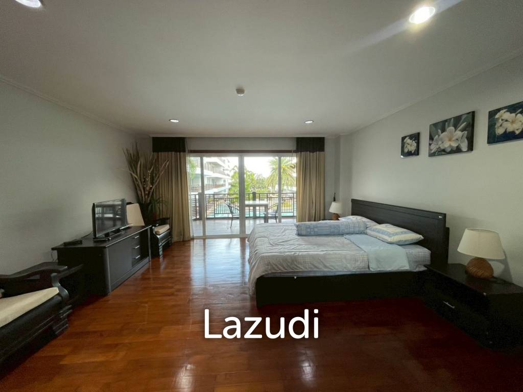 The Beach Palace: Beachfront 3 beds 2 bath condo