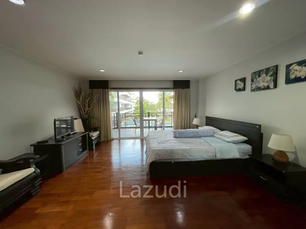 The Beach Palace: Beachfront 3 beds 2 bath condo