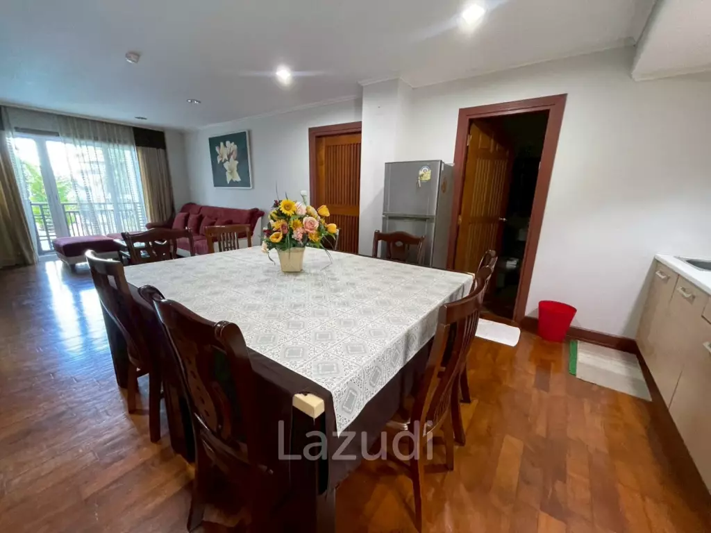The Beach Palace: Beachfront 3 beds 2 bath condo