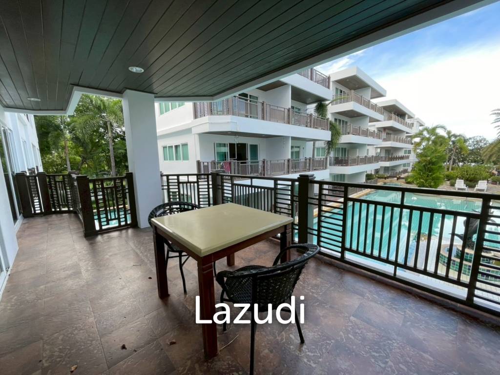 The Beach Palace: Beachfront 3 beds 2 bath condo