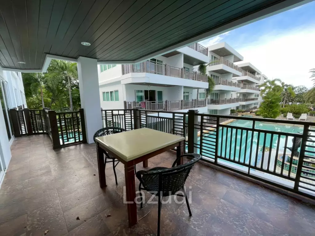 The Beach Palace: Beachfront 3 beds 2 bath condo