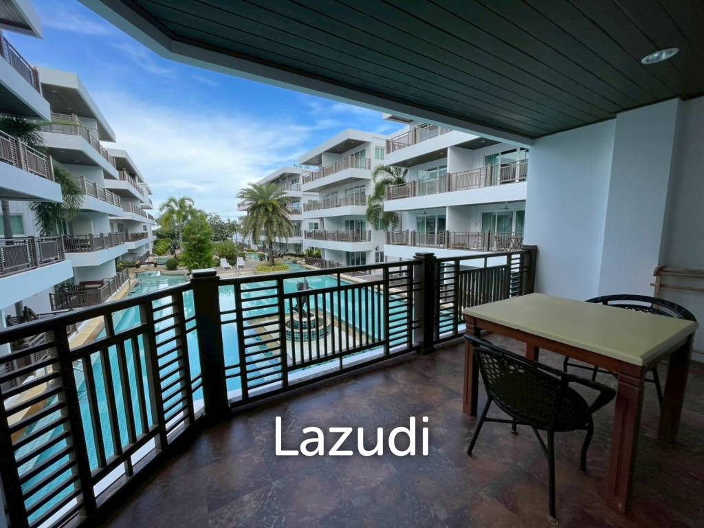The Beach Palace: Beachfront 3 beds 2 bath condo