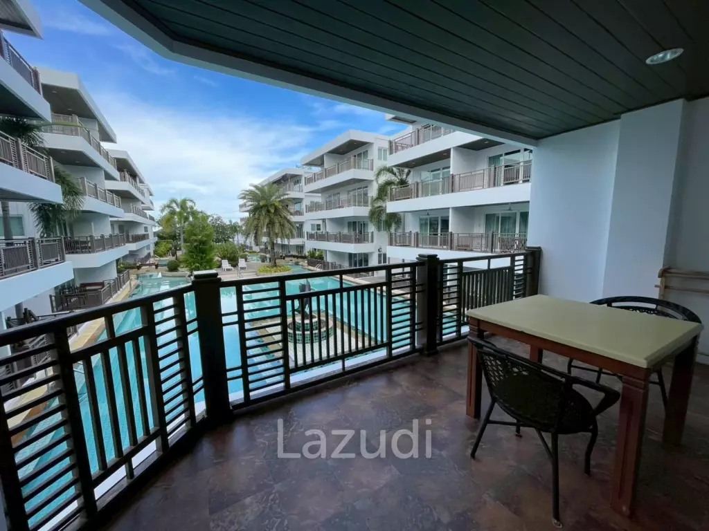 The Beach Palace: Beachfront 3 beds 2 bath condo