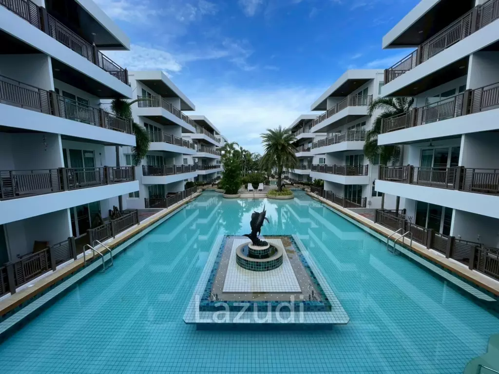 The Beach Palace: Beachfront 3 beds 2 bath condo