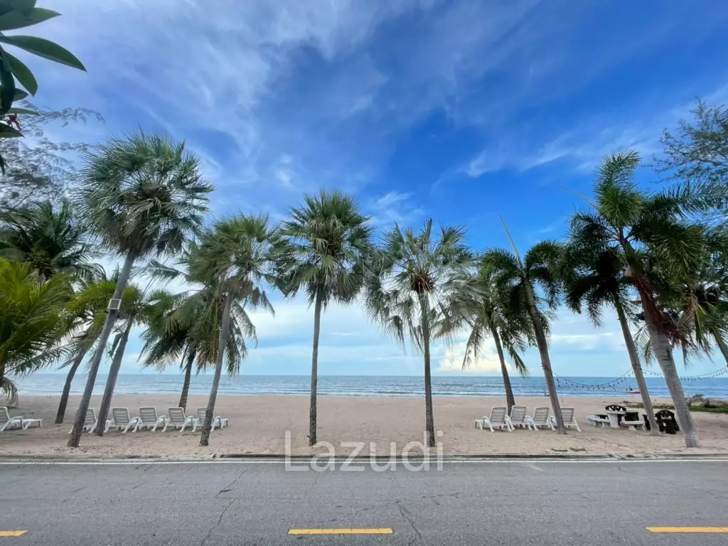 The Beach Palace: Beachfront 3 beds 2 bath condo