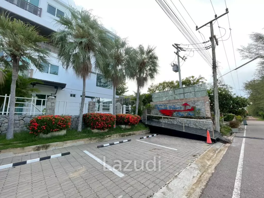 The Beach Palace: Beachfront 3 beds 2 bath condo
