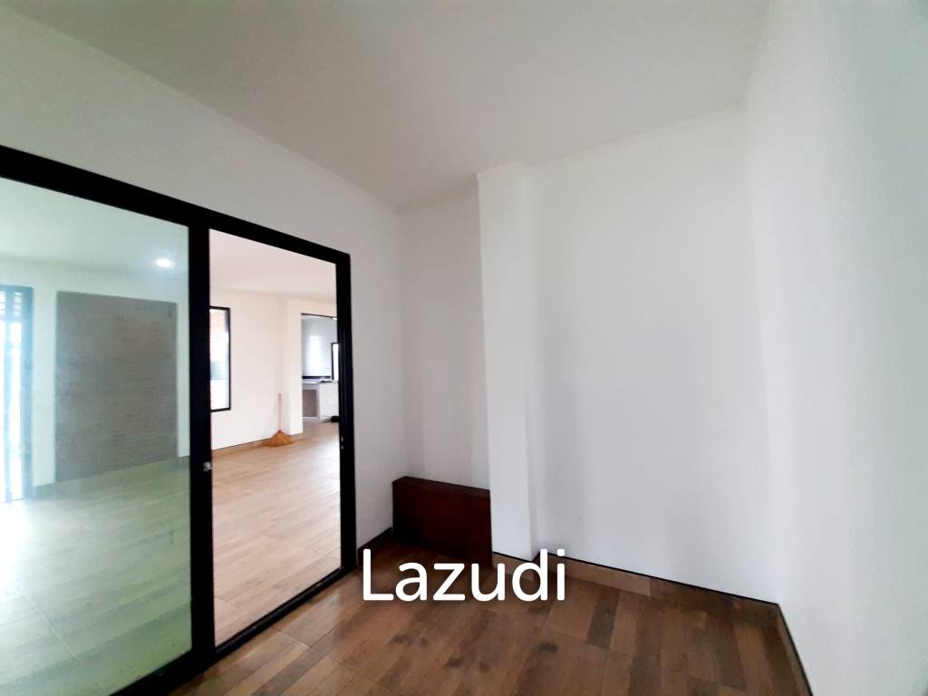 3 Bedrooms 90% Completed House for Sale at Rim Kok