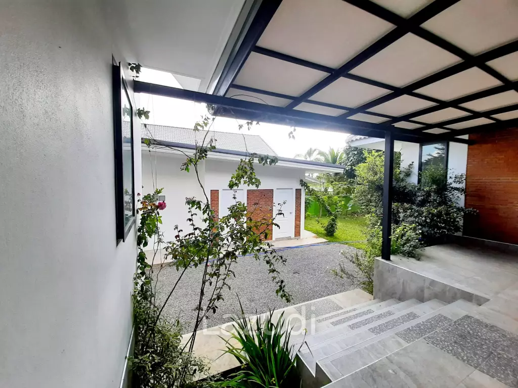 3 Bedrooms 90% Completed House for Sale at Rim Kok
