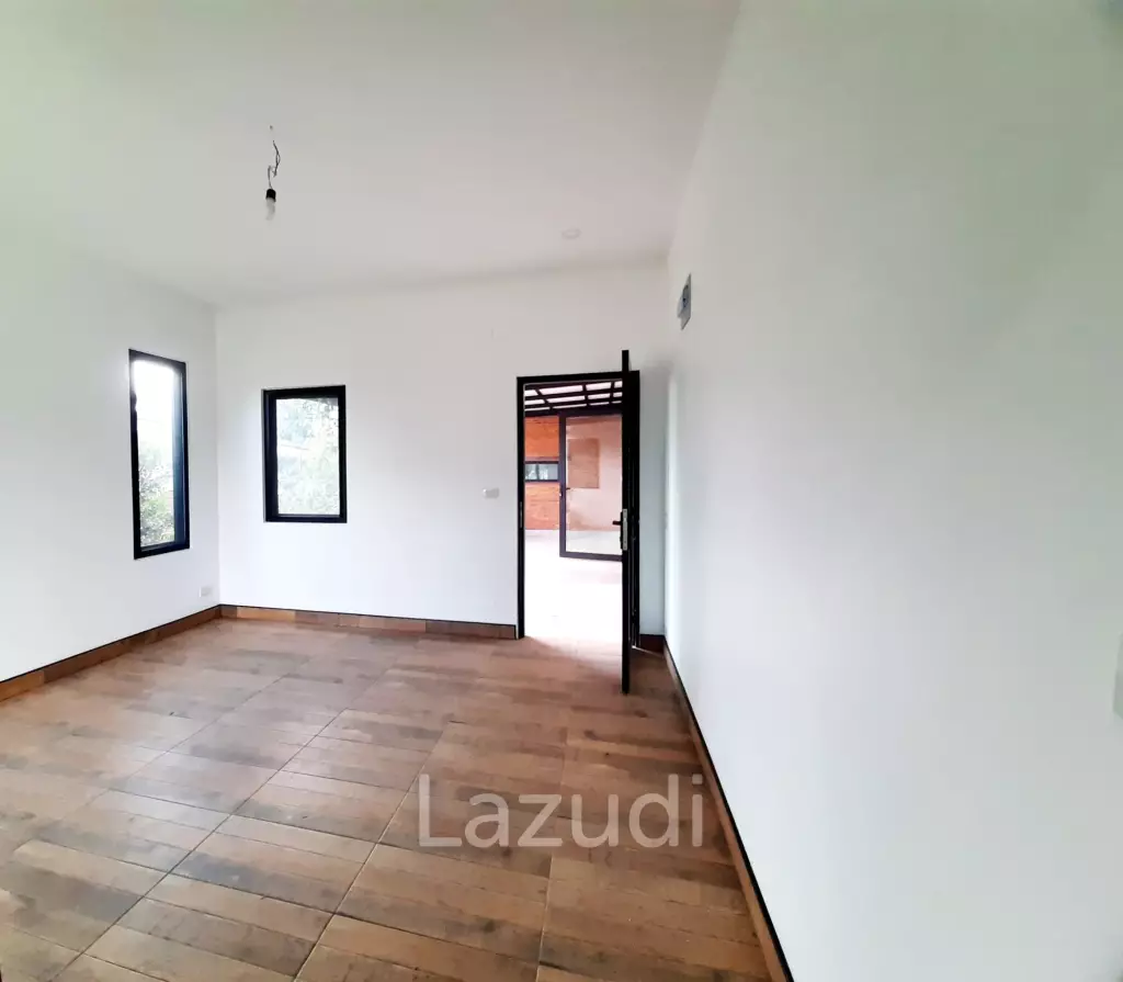 3 Bedrooms 90% Completed House for Sale at Rim Kok