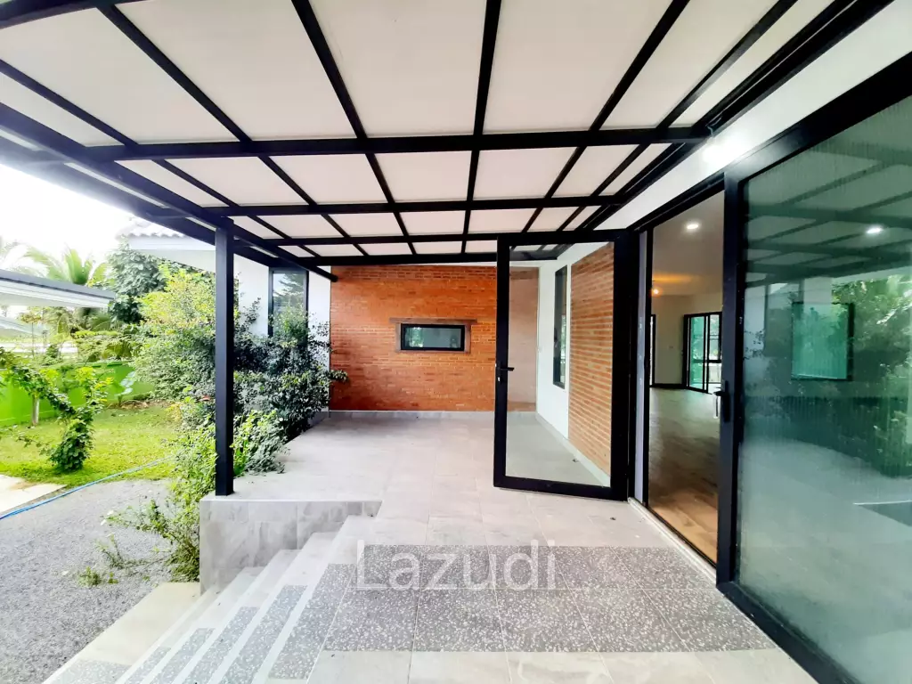 3 Bedrooms 90% Completed House for Sale at Rim Kok