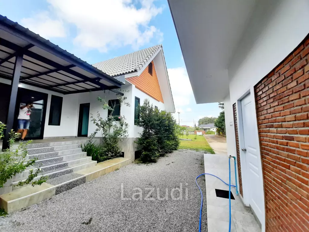 3 Bedrooms 90% Completed House for Sale at Rim Kok