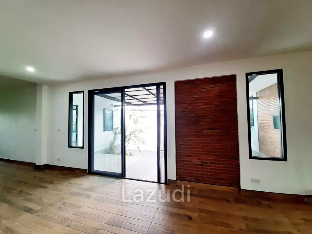 3 Bedrooms 90% Completed House for Sale at Rim Kok