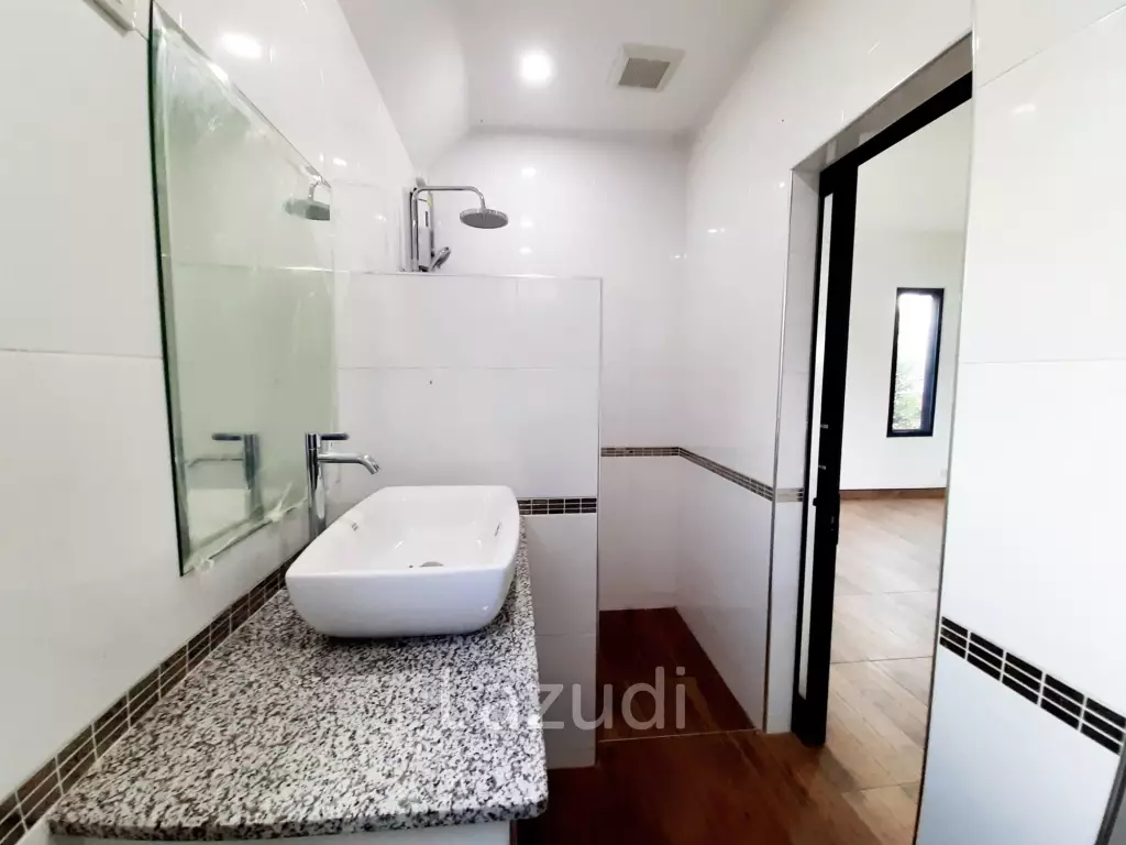 3 Bedrooms 90% Completed House for Sale at Rim Kok