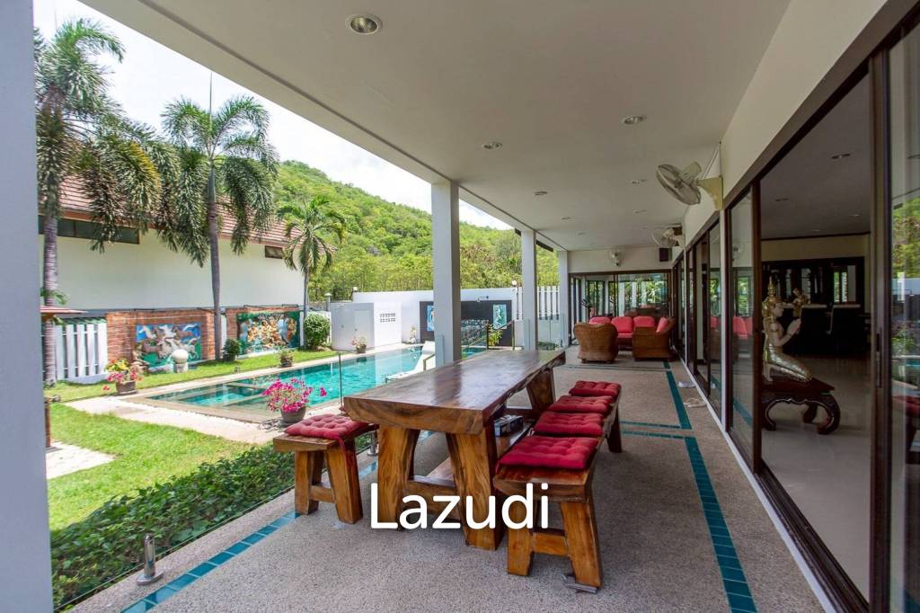 Luxurious 2 Storey 4 Bed Pool Villa at Hua Hin 88