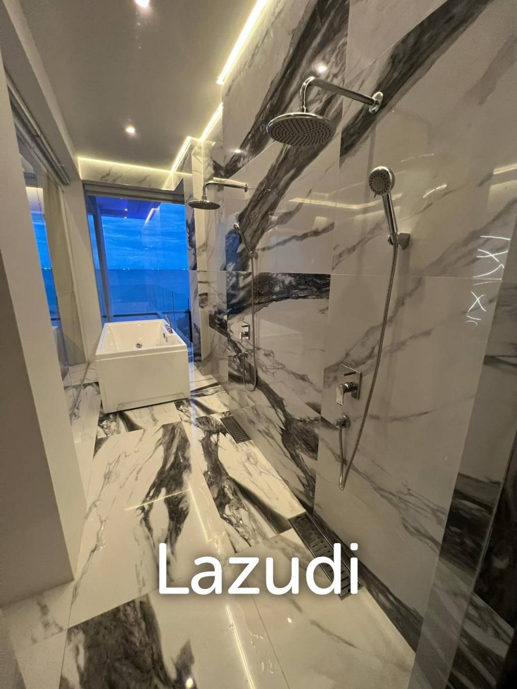 Luxurious 8 bed, 11 bath, Oceanfront Villa in Kata