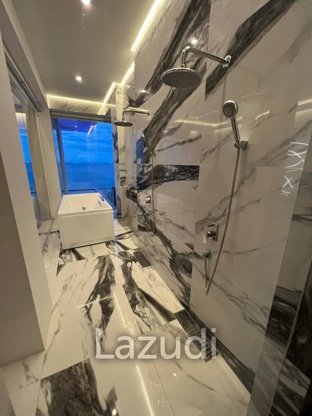 Luxurious 8 bed, 11 bath, Oceanfront Villa in Kata