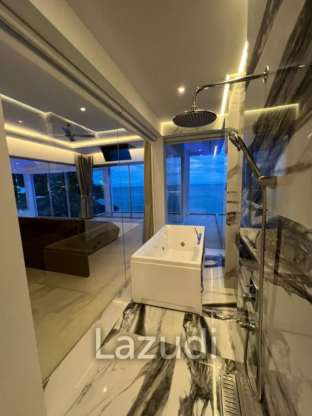Luxurious 8 bed, 11 bath, Oceanfront Villa in Kata