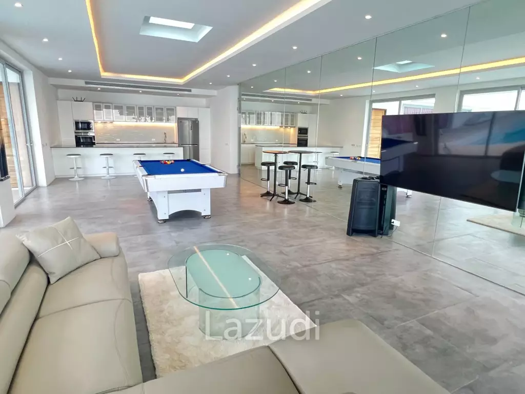 Luxurious 8 bed, 11 bath, Oceanfront Villa in Kata