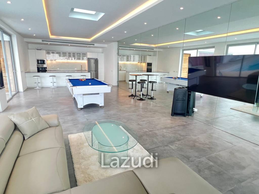 Luxurious 8 bed, 11 bath, Oceanfront Villa in Kata