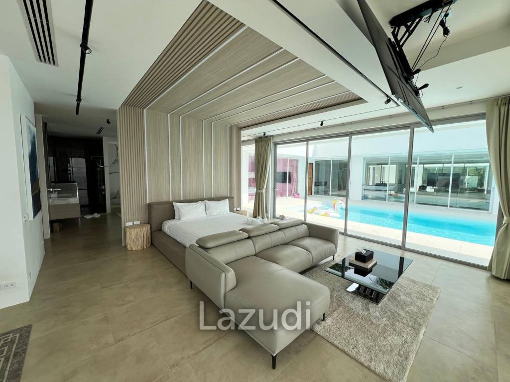 Luxurious 8 bed, 11 bath, Oceanfront Villa in Kata