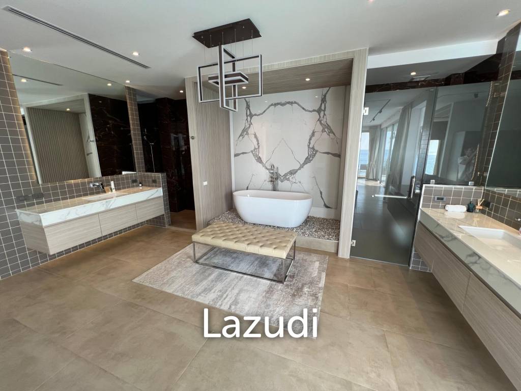 Luxurious 8 bed, 11 bath, Oceanfront Villa in Kata